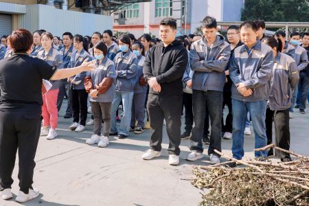 傲群刷業(yè)開展下半年消防實戰(zhàn)演練